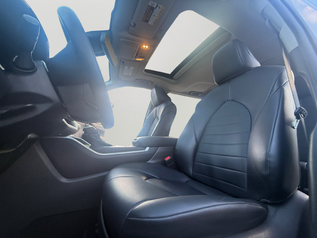 Used 2021 Toyota Highlander XLE AWD/4WD image 23
