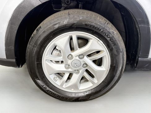 Used 2026 Hyundai Venue SE FWD image 37