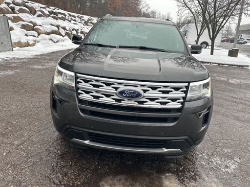 Used 2018 Ford Explorer XLT w/ Equipment Group 202A image 3