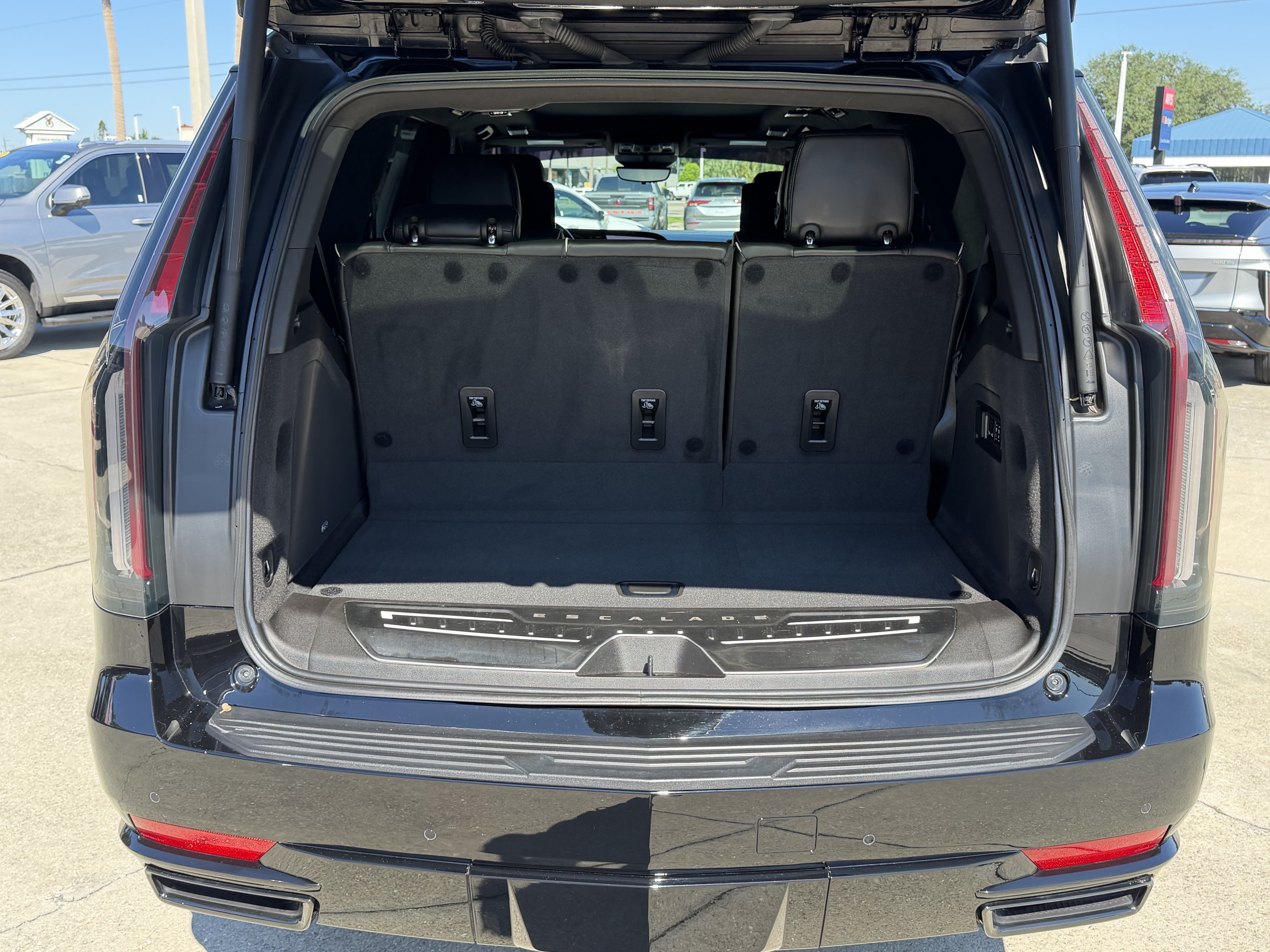 Certified 2023 Cadillac Escalade Sport Platinum AWD/4WD image 26