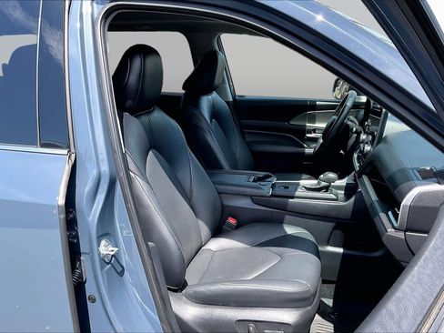 Used 2025 Toyota Grand Highlander AWD image 8