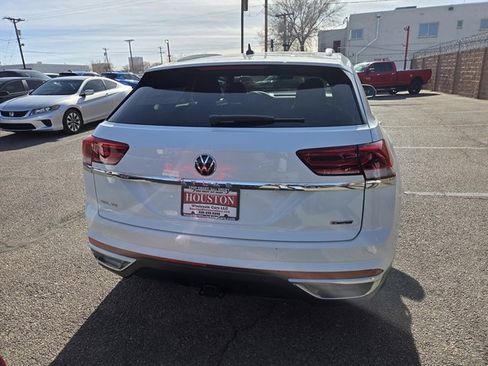 Used 2022 Volkswagen Atlas Cross Sport SEL image 2