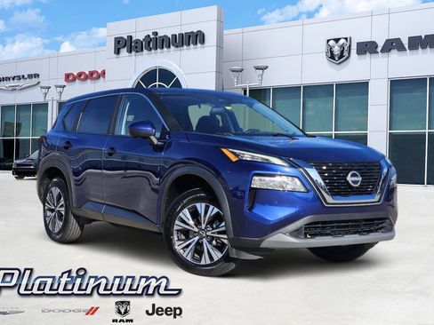 Used 2023 Nissan Rogue SV image 1