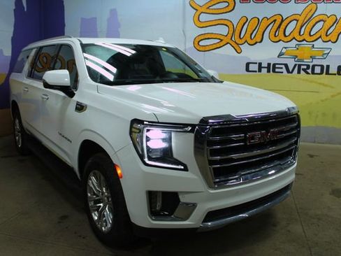 Used 2023 GMC Yukon XL SLT w/ SLT Luxury Package AWD/4WD image 3