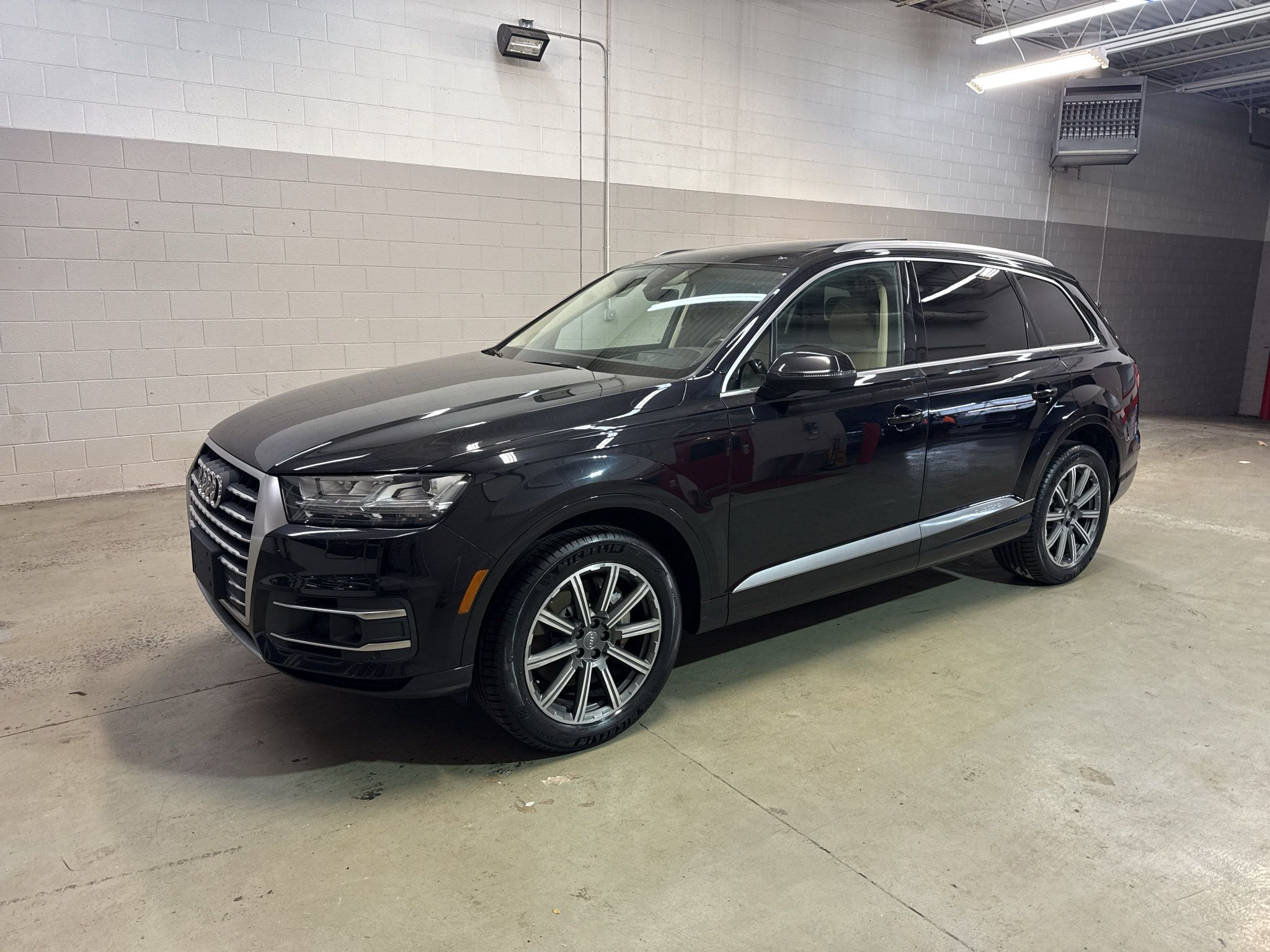 Used 2017 Audi Q7 3.0T Prestige w/ Prestige Package AWD/4WD image 3