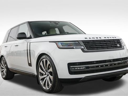 New 2025 Land Rover Range Rover SE image 3