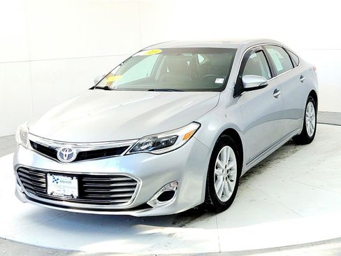 Used 2015 Toyota Avalon XLE image 2