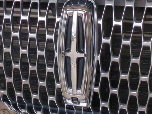 Certified 2023 Lincoln Aviator Reserve w/ Equipment Group 201A AWD/4WD image 9