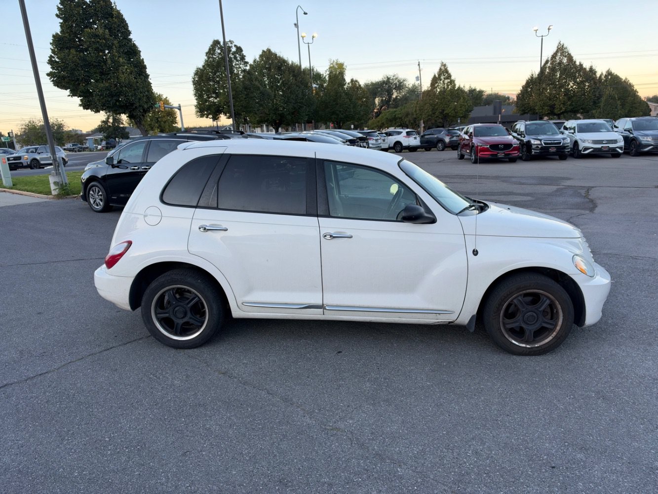 Used 2010 Chrysler PT Cruiser w/ Convenience Group FWD image 6