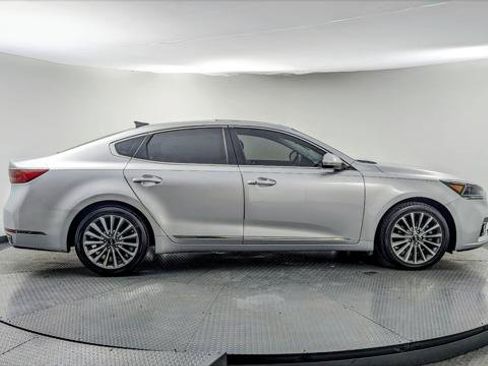 Used 2017 Kia Cadenza Premium w/ Luxury Package image 8