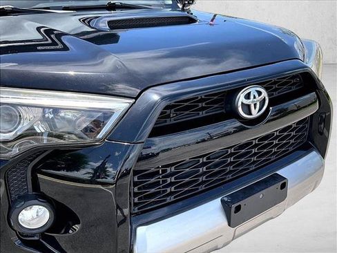Used 2018 Toyota 4Runner TRD Off-Road Premium AWD/4WD image 27