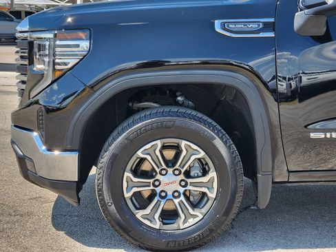 Certified 2026 GMC Sierra 1500 SLT AWD/4WD image 9