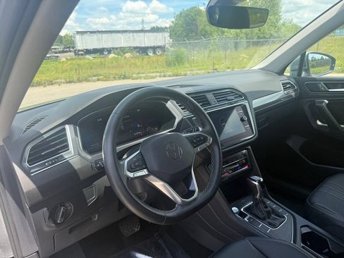 Used 2023 Volkswagen Tiguan SE FWD image 9