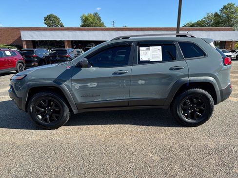 Used 2015 Jeep Cherokee Trailhawk w/ Cold Weather Group AWD/4WD image 19