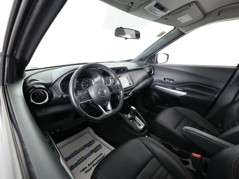 Used 2019 Nissan Kicks SR w/ SR Premium Package FWD image 10