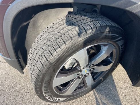 Used 2021 Chevrolet Traverse LT w/ LT Premium Package image 34