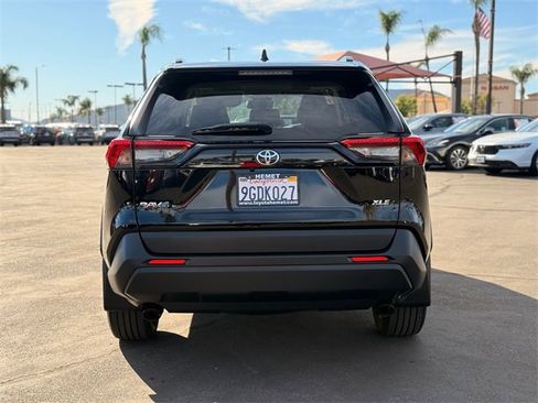 Used 2023 Toyota RAV4 XLE Premium image 7