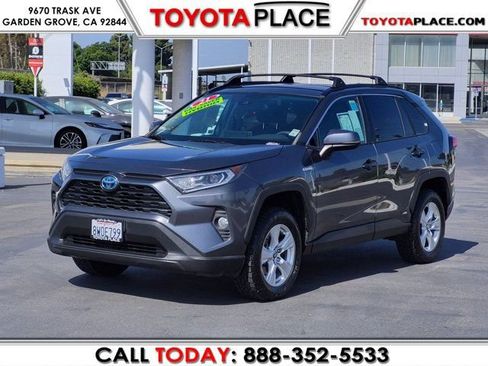 Used 2021 Toyota RAV4 XLE w/ Convenience Package AWD/4WD image 1