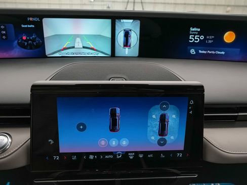 Used 2025 Lincoln Nautilus Premier image 20