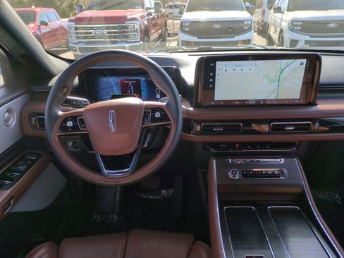 Used 2025 Lincoln Aviator Reserve w/ Equipment Group 201A image 29