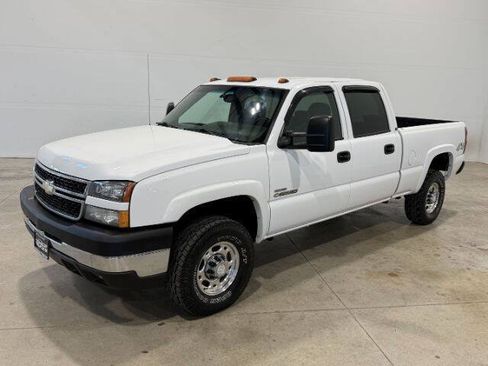 Used 2007 Chevrolet Silverado 2500 LT w/ Heavy-Duty Power Package AWD/4WD image 2