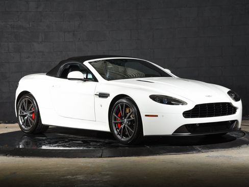Used 2015 Aston Martin V8 Vantage GT RWD image 21
