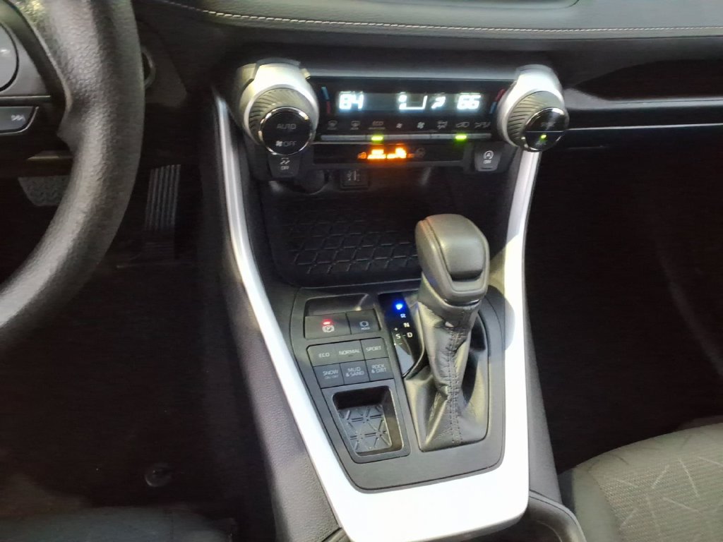 Used 2023 Toyota RAV4 XLE AWD/4WD image 25