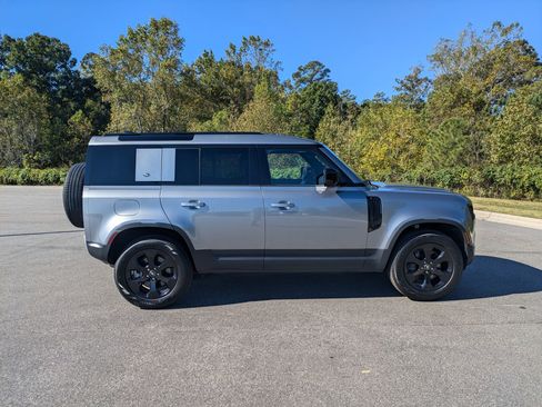 Certified 2023 Land Rover Defender 110 SE image 4