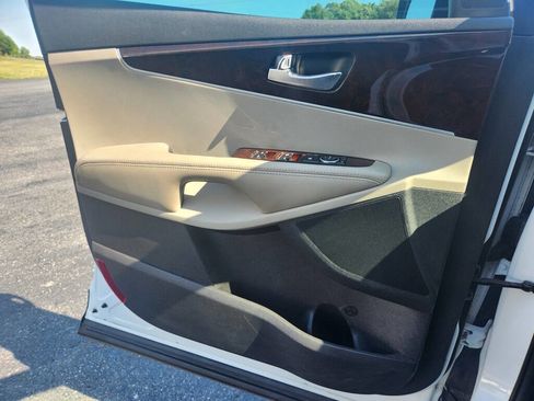 Used 2016 Kia Sorento FWD image 7