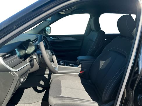 New 2025 Jeep Grand Cherokee Laredo w/ Luxury Tech Group I image 10