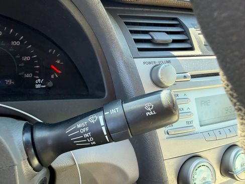 Used 2009 Toyota Camry SE FWD image 14