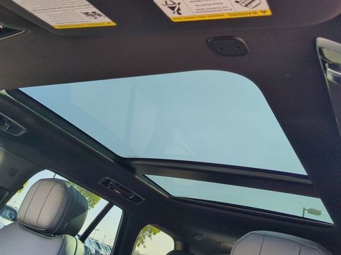 New 2025 Land Rover Range Rover SE image 19