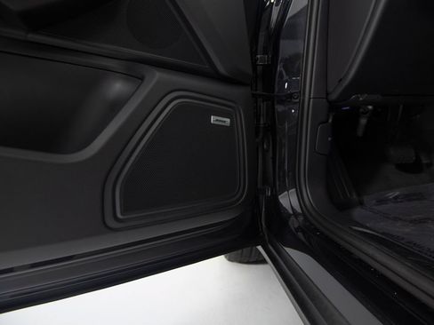 Certified 2026 Porsche Macan AWD/4WD image 17