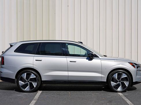 Used 2025 Volvo EX90 Ultra AWD/4WD image 53