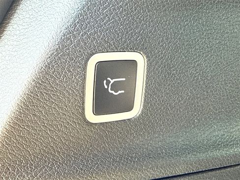 New 2025 Chrysler Voyager LX image 14