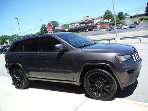Certified 2018 Jeep Grand Cherokee Altitude AWD/4WD image 10
