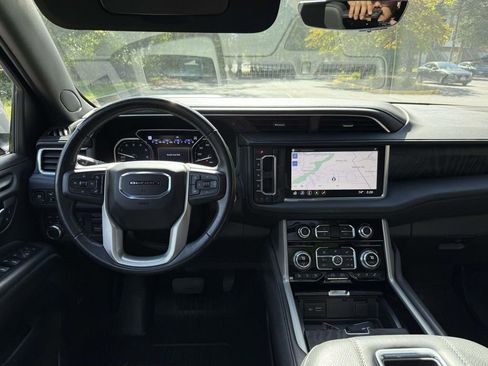 Used 2021 GMC Yukon Denali w/ Denali Premium Package image 8