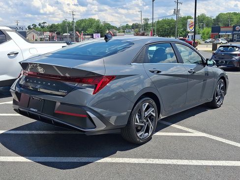 New 2026 Hyundai Elantra Limited FWD image 5