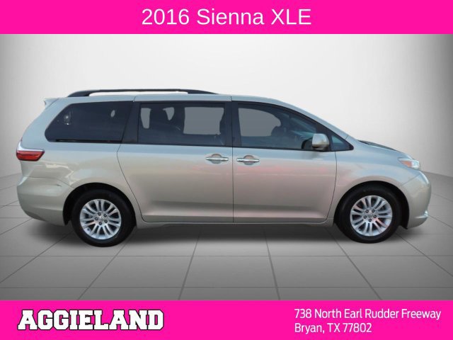Used 2016 Toyota Sienna XLE w/ XLE Navigation Package FWD image 2