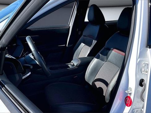 Certified 2025 Nissan Kicks SR image 20