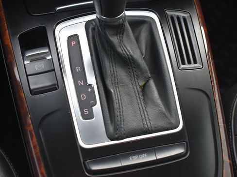 Used 2010 Audi A5 2.0T Premium image 19