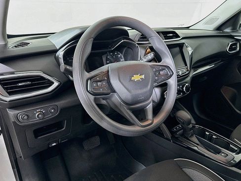 Used 2023 Chevrolet TrailBlazer LT w/ Convenience Package AWD/4WD image 9