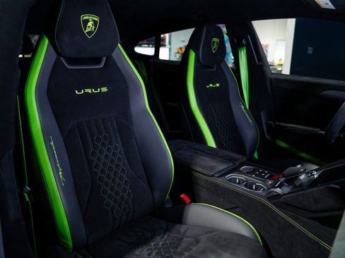 Used 2023 Lamborghini Urus Performante AWD/4WD image 40