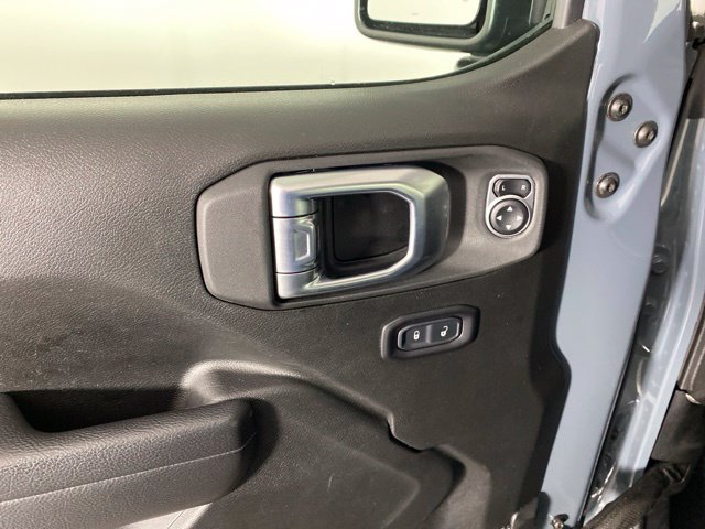 Used 2025 Jeep Wrangler Unlimited Rubicon w/ Convenience Group AWD/4WD image 15