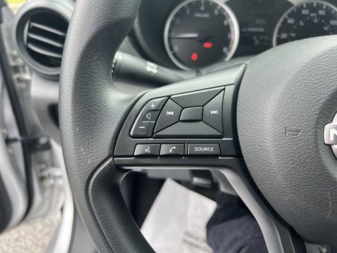 Used 2025 Nissan Versa S FWD image 19