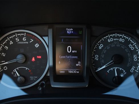 Used 2022 Toyota Tacoma TRD Off-Road image 32