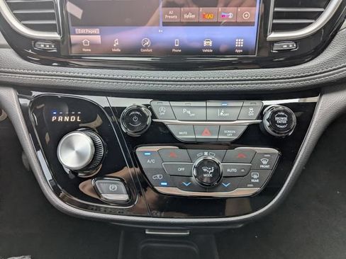 New 2027 Chrysler Pacifica Select FWD image 17
