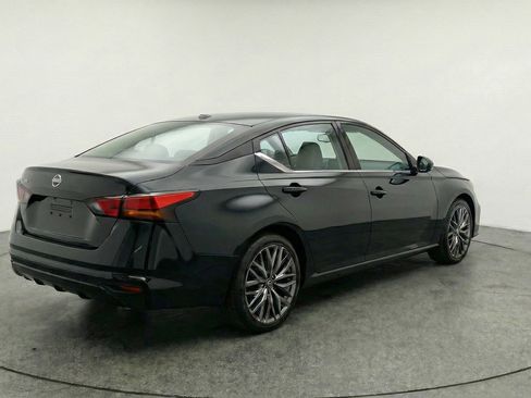 Used 2025 Nissan Altima 2.5 SV FWD image 9