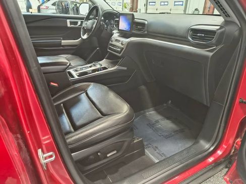 Used 2020 Ford Explorer XLT w/ Equipment Group 202A AWD/4WD image 24
