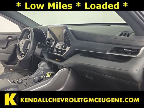 Used 2025 Toyota Highlander XSE image 21